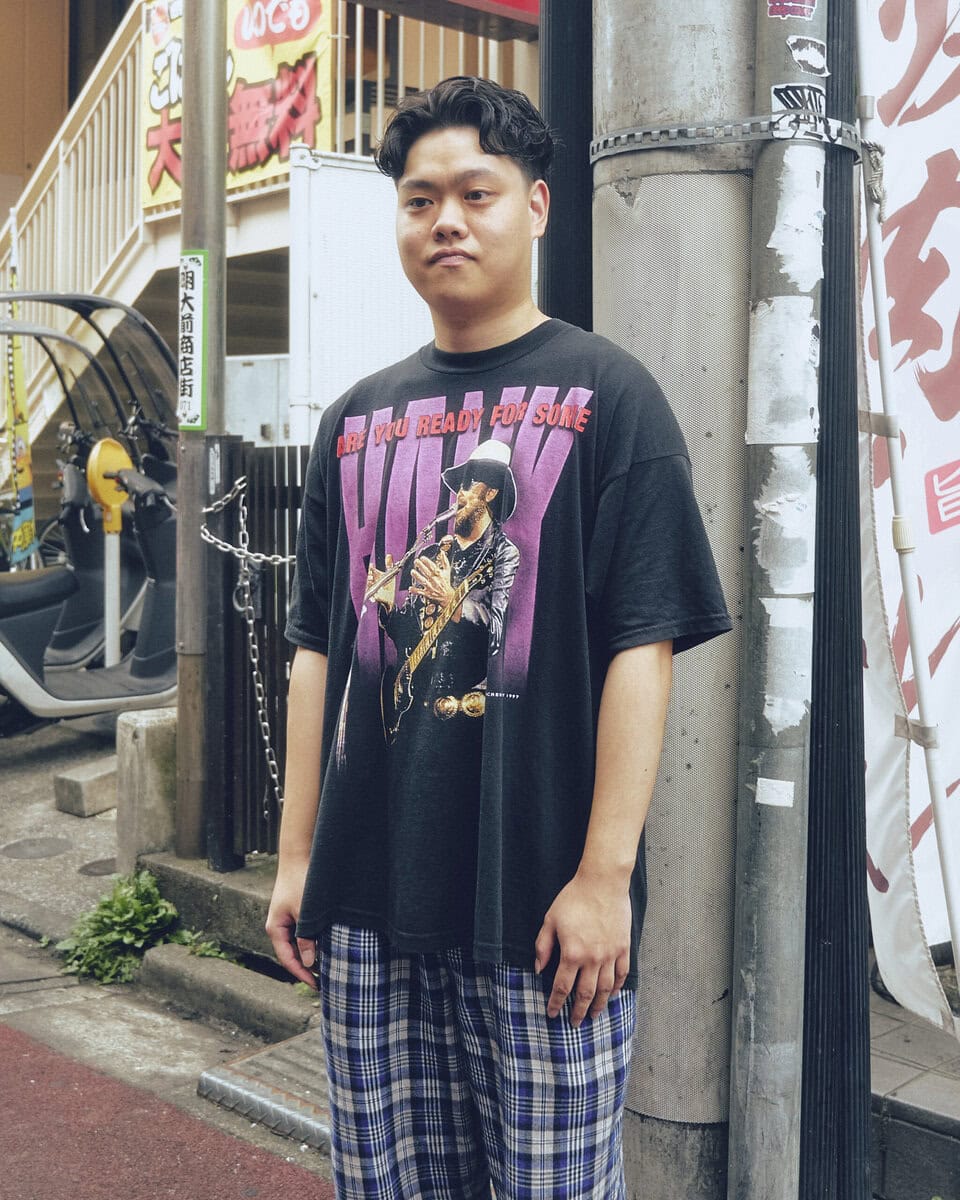 【20代スナップ@明大前】Tシャツ×チェックパンツ=ラフ、という方程式