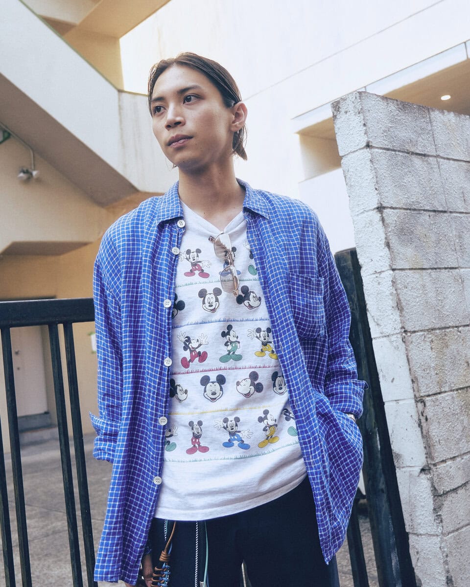 【20代スナップ＠渋谷】冷涼カラーはやはり青！リネンシャツをさらっと羽織り爽やかに