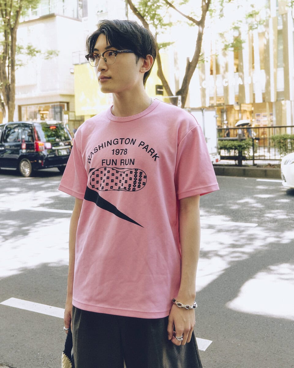 【20代スナップ＠原宿】暑い…ならTシャツのカラーはピンクで爽やかに！