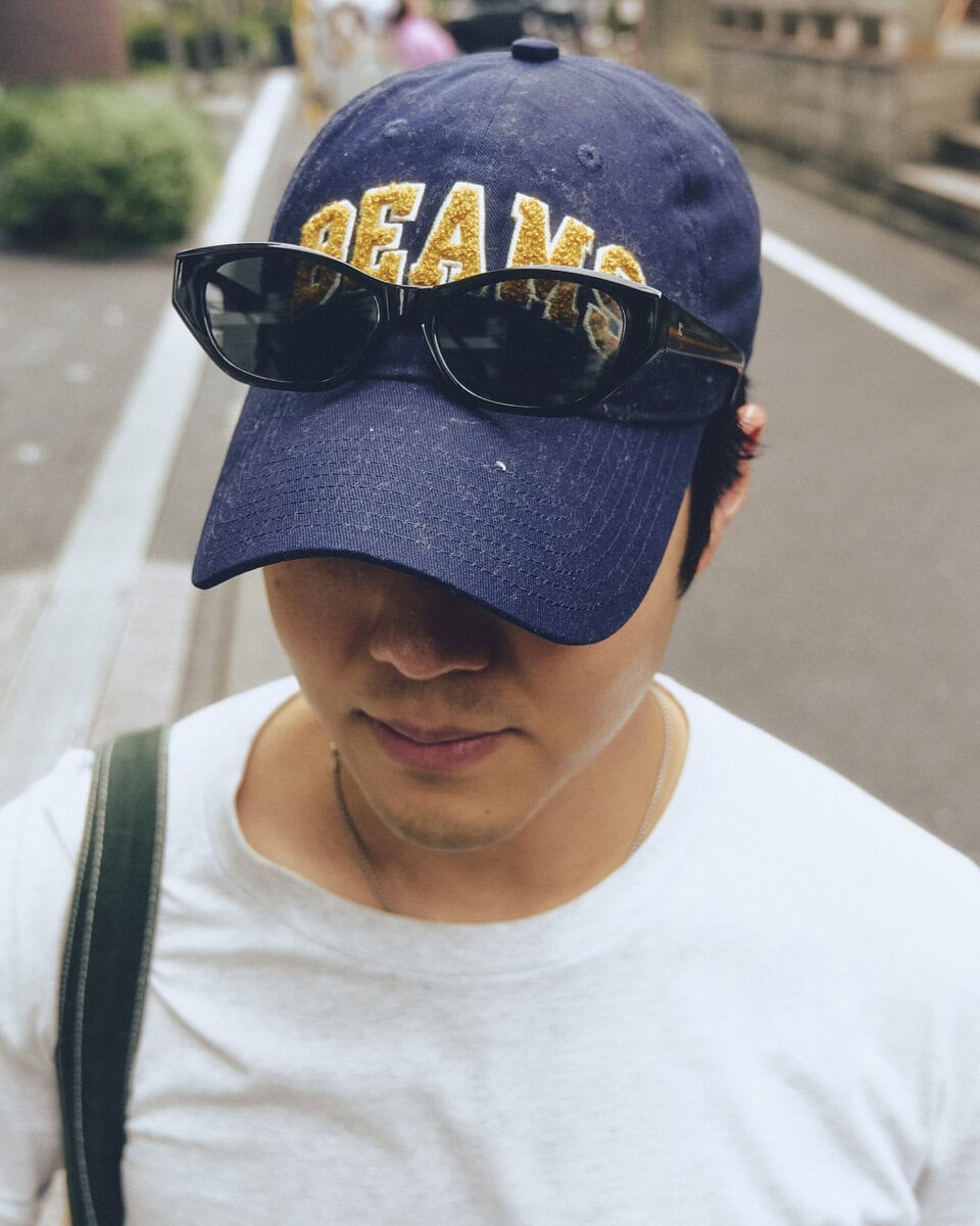 【30代スナップ@渋谷】シルエットを意識したシンプルコーデはタックインが肝