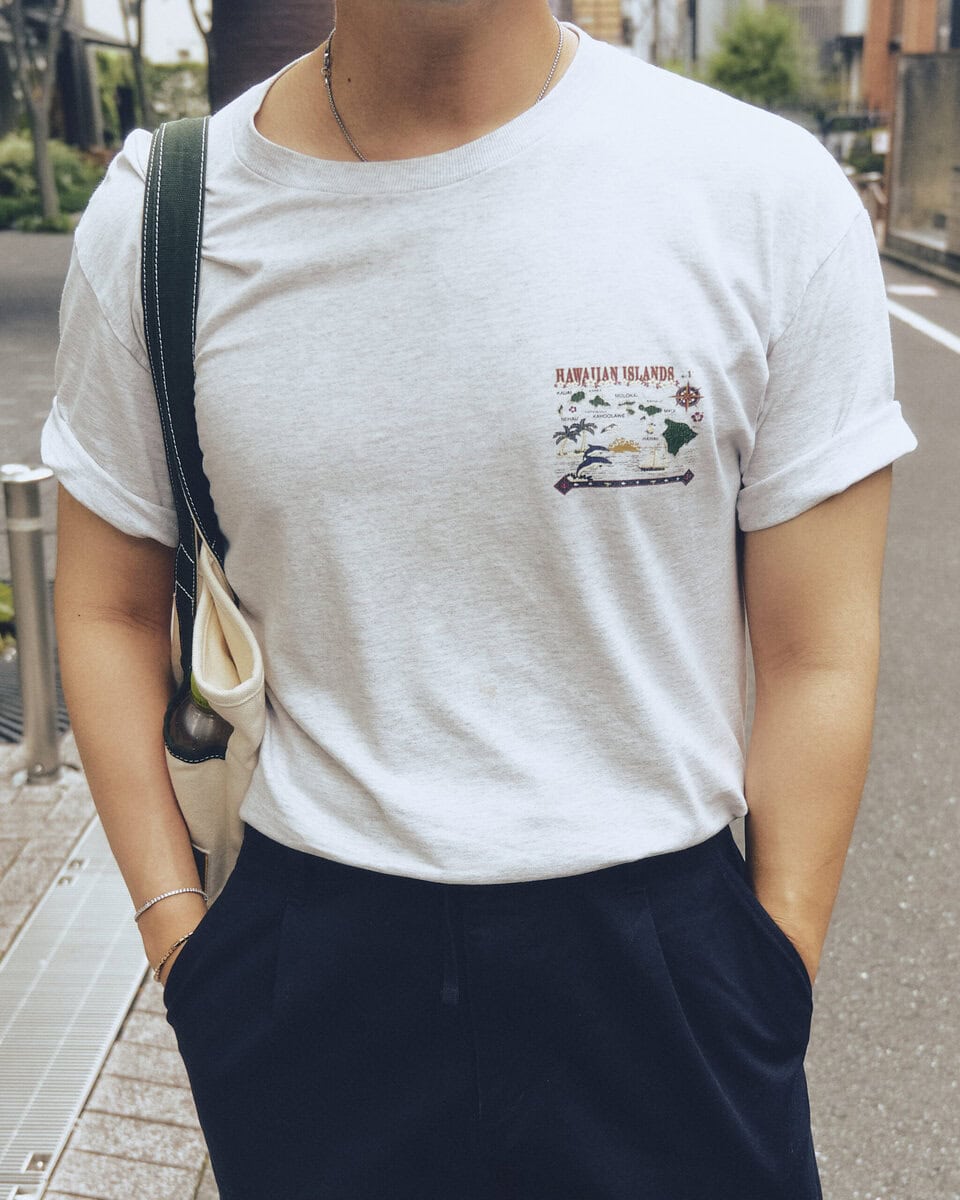 【30代スナップ@渋谷】シルエットを意識したシンプルコーデはタックインが肝