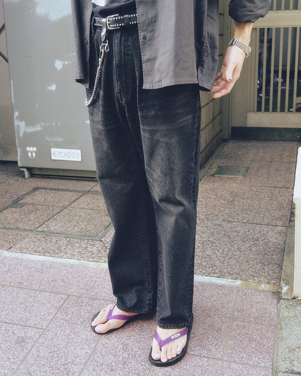 【30代スナップ@学芸大学】シャツを“ハズし”としてカジュアルに羽織る