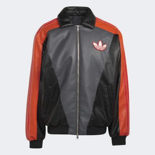 adidas Originalsのアイコニックなシルエットと、個性豊かなポケモンたちがひとつになった今回のコレクション。フットウェアはもちろん、ゲームシャツやジャケット、日本デザインのTシャツまで揃うだけに、自分の好きなポケモンやアイテムから選ぶ楽しさも広がりそうだ。