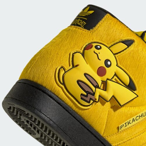 ピカチュウ、リザードン、ミュウツー、レックウザ、ゲンガーなどから着想を得て、それぞれを象徴するカラーリングやディテールをデザイン。adidasが培ってきたスポーツヘリテージと、Pokémonならではの世界観を融合させている。
