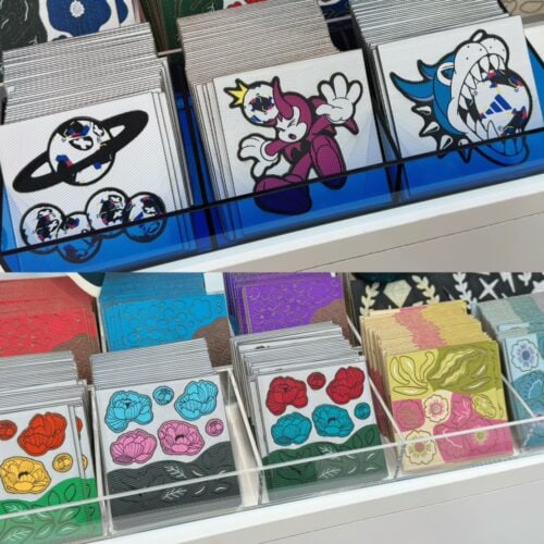 店舗限定のオリジナルステッカーも用意