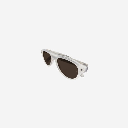 これを記念し、「Ray-Ban Meta（Gen 3） Aviator Limited Edition」も登場。ヴィンテージ感のあるミルキーウォームベージュのフレームに、Transitions® Gen Sブラウンレンズを組み合わせた限定仕様となっている。