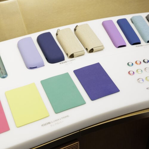 IQOS フラッグシップ 銀座 1階 プロダクトウォール フィリップ モリス インターナショナルの製品を展示 販売