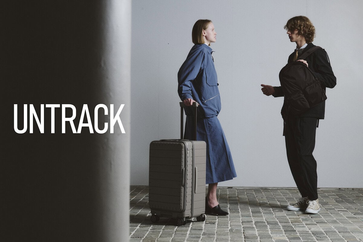 バッグメーカー・エースが展開するライフスタイルブランドUNTRACK(アントラック)から、2026年秋冬の新作ウェアが発売。今季は「Quiet Functionalism(静かなる機能美)」をテーマに、収納力とミニマルなデザインを融合した"着るバッグ"仕様のウェアを展開する。