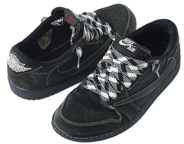 smart専属モデル/平山愛夏さんの私物スニーカー NIKE Travis Scott × Nike Air Jordan 1 Low OG SP "Black Phantom"