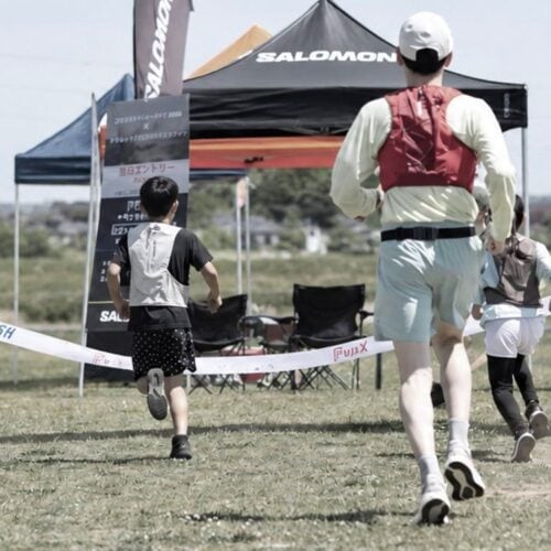 一方、「Gravel Family Run」は、小学生とその保護者の親子2名1組で参加するランニングイベント。約2.0kmの「ARIAKE WANGANコース」を親子そろって走り、フィニッシュを目指す。