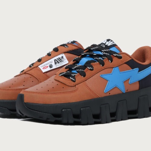 「BAPE® Performance All Weather by Kazuki Kuraishi」の今季のテーマは、「EXPEDITION ON SPACESHIP EARTH」。バックミンスター・フラーが提唱した「宇宙船地球号」の概念に着想を得て、変化する気候や地形、環境に対応するパフォーマンスウェアの可能性を探っている。