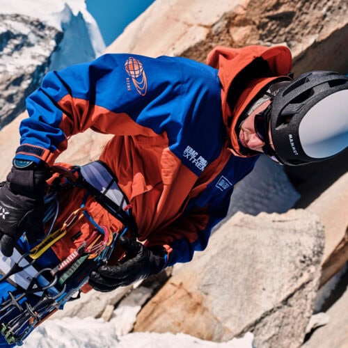 オリジナルの「Serac Project Extreme Jacket」をベースにした限定ジャケット。オレンジ×ブルーの配色に、左袖のMAMMUTビッグロゴと右袖のBEAMSロゴ刺繍を組み合わせている。