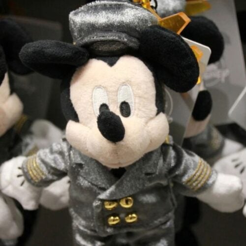 羽田空港でしか買えないディズニー限定グッズも!パイロット&CA仕様ミッキー&ミニーの○○が目玉…期間限定ポップアップストアの全貌をレポ
