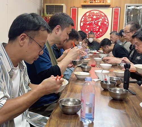 村上隆以下調理人など総勢15名で本場の味の視察に行った台湾研修の様子