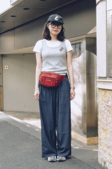 【20代スナップ@原宿】人気再燃中のウエストポーチは差し色としてスパイスに