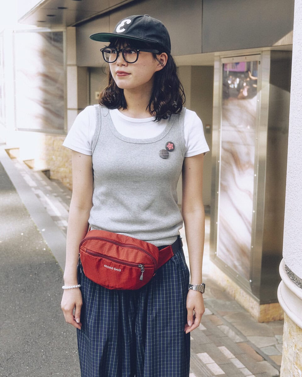 【20代スナップ@原宿】人気再燃中のウエストポーチは差し色としてスパイスに