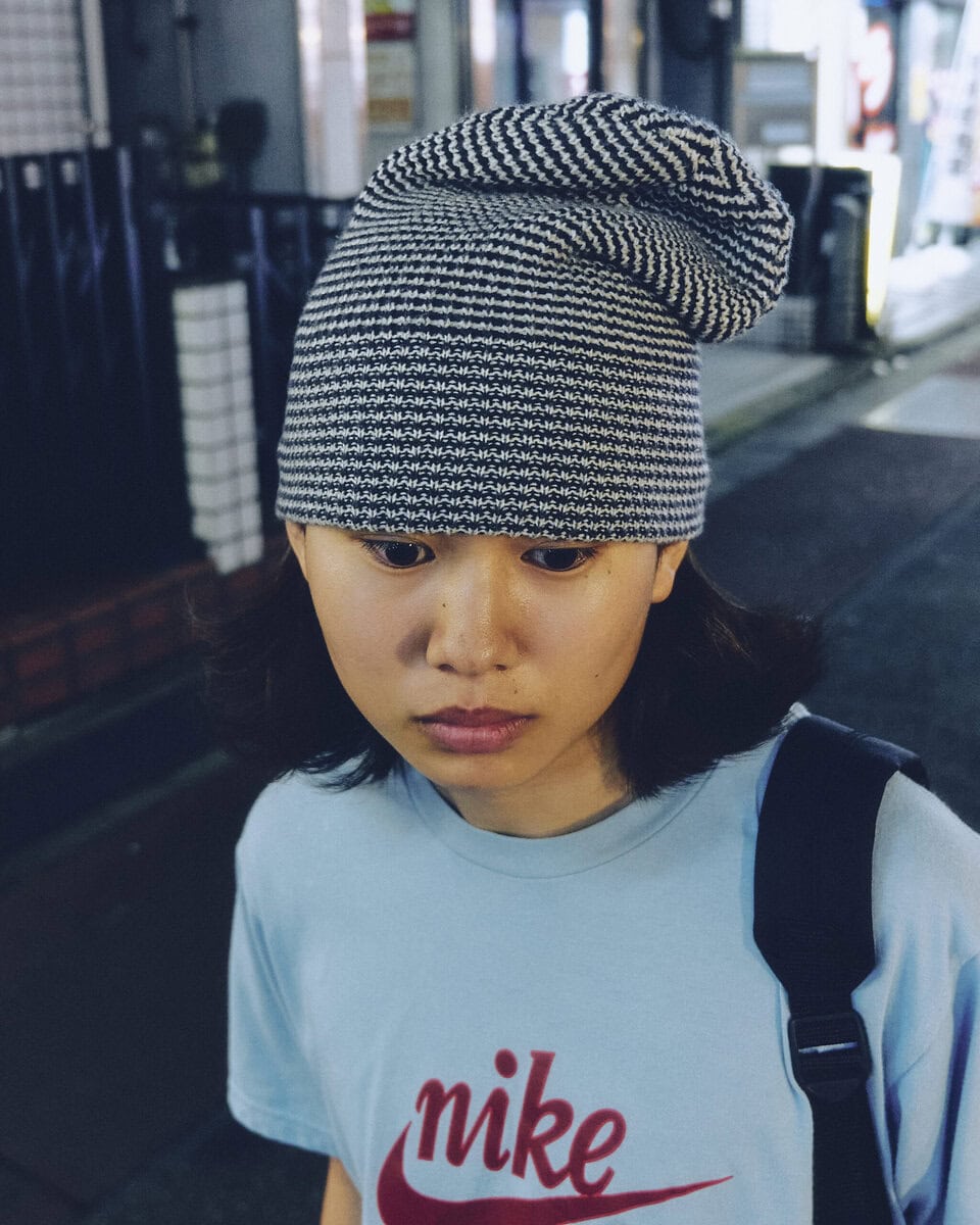 【10代スナップ＠明大前】クリーンな水色と白でまとめつつ、差し色は黄色で存在感を