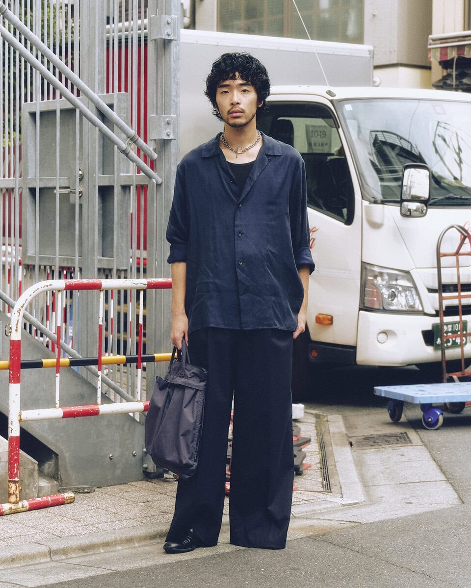 【30代スナップ@下北沢】濃淡のグラデーションが絶妙なオールネイビーコーデ