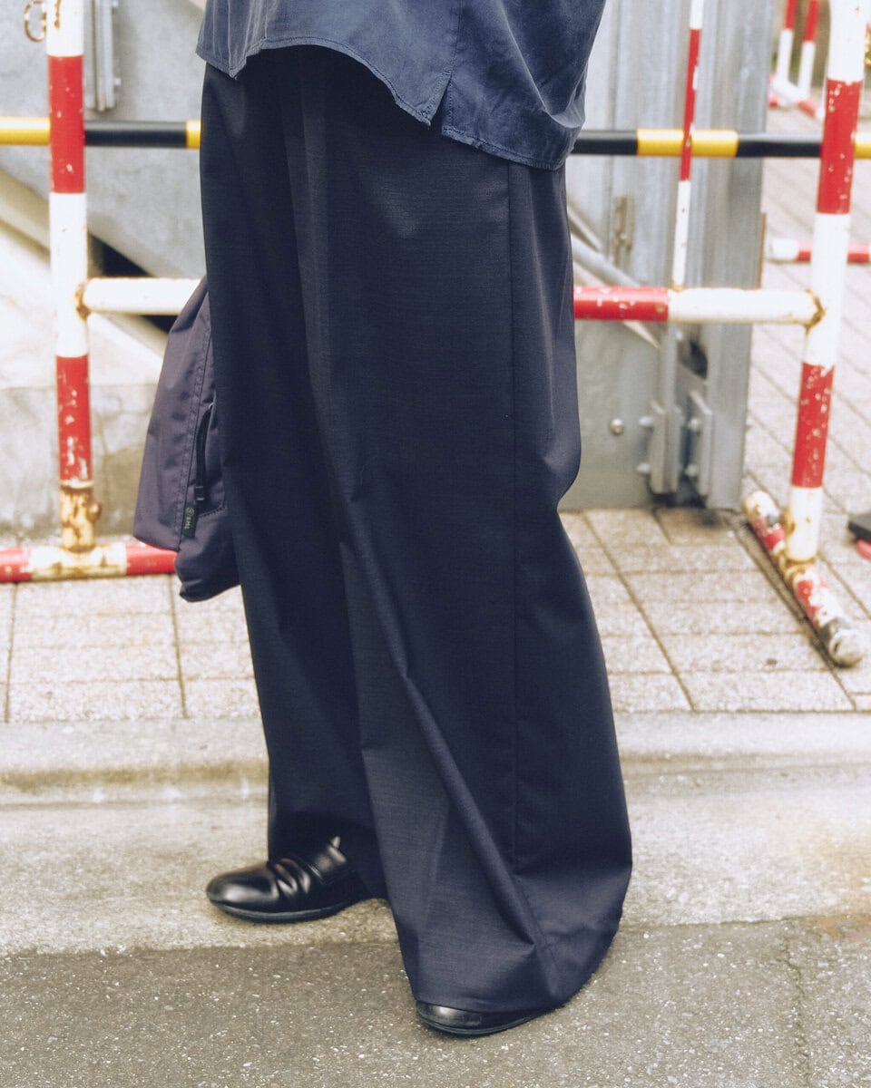 【30代スナップ@下北沢】濃淡のグラデーションが絶妙なオールネイビーコーデ