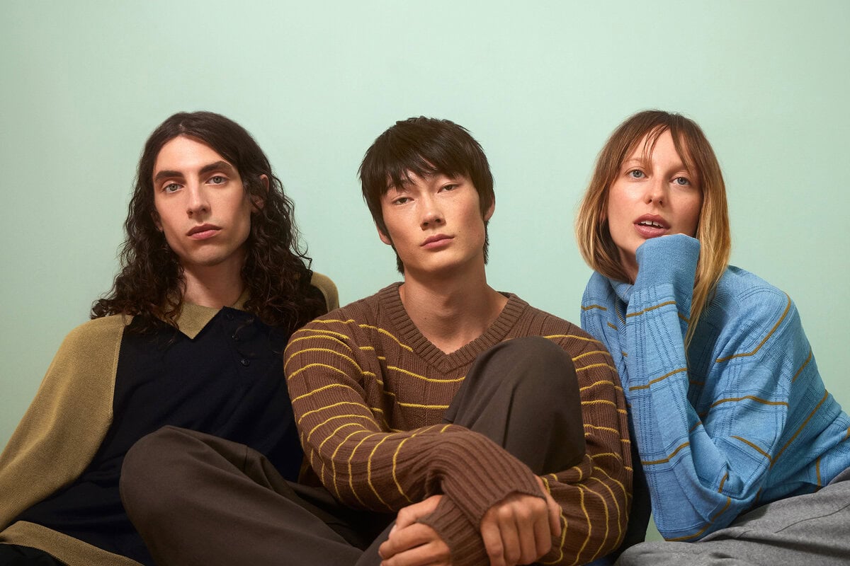 大胆なツートーンカラーと、3Dニットが生む立体的なシルエット。UNIQLO(ユニクロ)とフランチェスコ・リッソによる「UNIQLO F.RISSO(ユニクロ エフ・リッソ)」のニットウェアカプセルコレクションが、10月30日(金)に発売される。