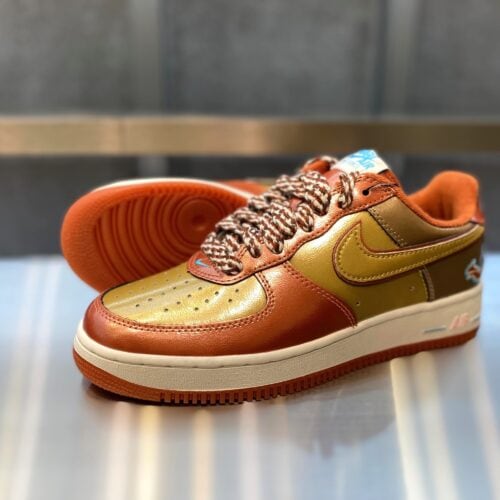 NIGO® × j-hope (BTS) × Nike(ニゴー × ジェイホープ (BTS) × ナイキ)のエアフォース1 '01 ロー