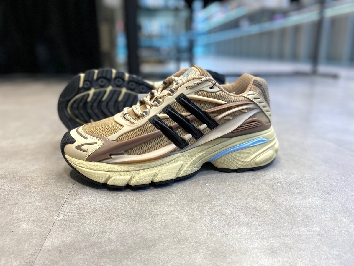 Pharrell Williams × adidas(ファレル・ウィリアムス × アディダス)のアディスター ジェリーフィッシュ