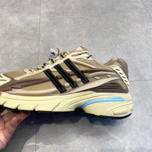 Pharrell Williams × adidas(ファレル・ウィリアムス × アディダス)のアディスター ジェリーフィッシュ