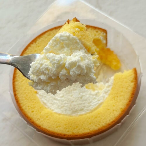 ミルキーでコク深い生クリームが口いっぱいにあふれ出す