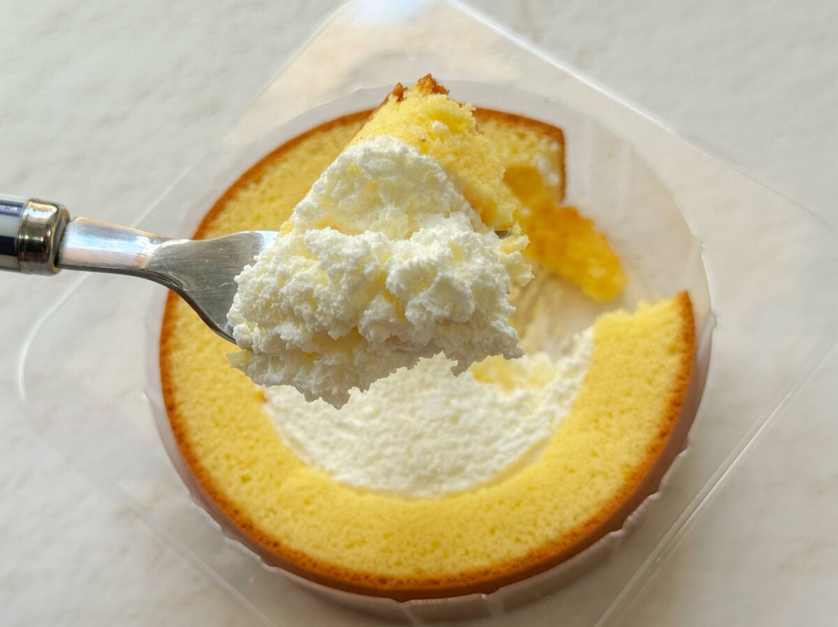 ミルキーでコク深い生クリームが口いっぱいにあふれ出す
