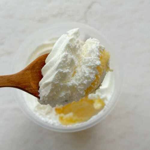 一口食べるごとに異なるクリームの食感と豊かな風味が押し寄せる