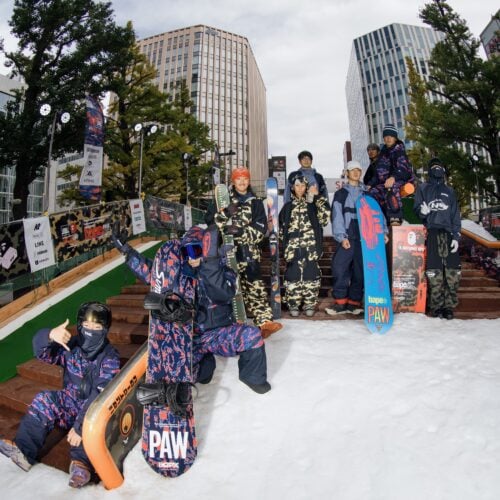 さらにBAPE®は、2026年10月24日・25日に札幌市北3条広場(アカプラ)で開催された「SAPPORO OPEN THE STREET 2026」のタイトルスポンサーを務めた。世界各国のトップアスリートが都市空間で技を競うレールジャムには、倉石一樹やエディソン・チェンらも来場。コレクションとウインタースポーツカルチャーのつながりを発信した。