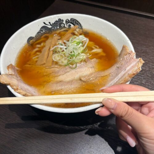 食堂はせ川　大判チャーシュー醤油らーめん