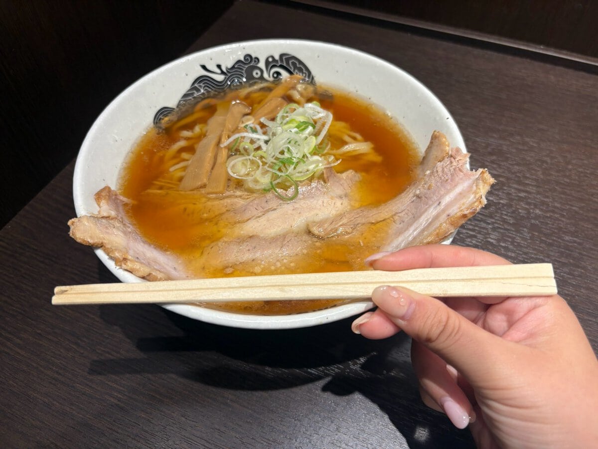 食堂はせ川　大判チャーシュー醤油らーめん