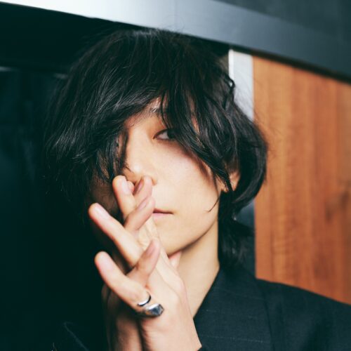 [Alexandros]川上洋平が「死」を意識して綴った2ndエッセイ『次幕』　40代を迎え、今こそ“自分をさらけ出す”理由