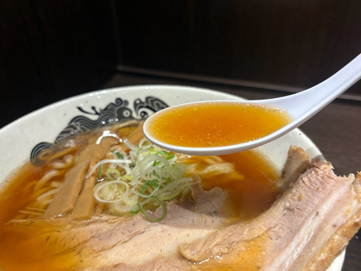 食堂はせ川　大判チャーシュー醤油らーめん