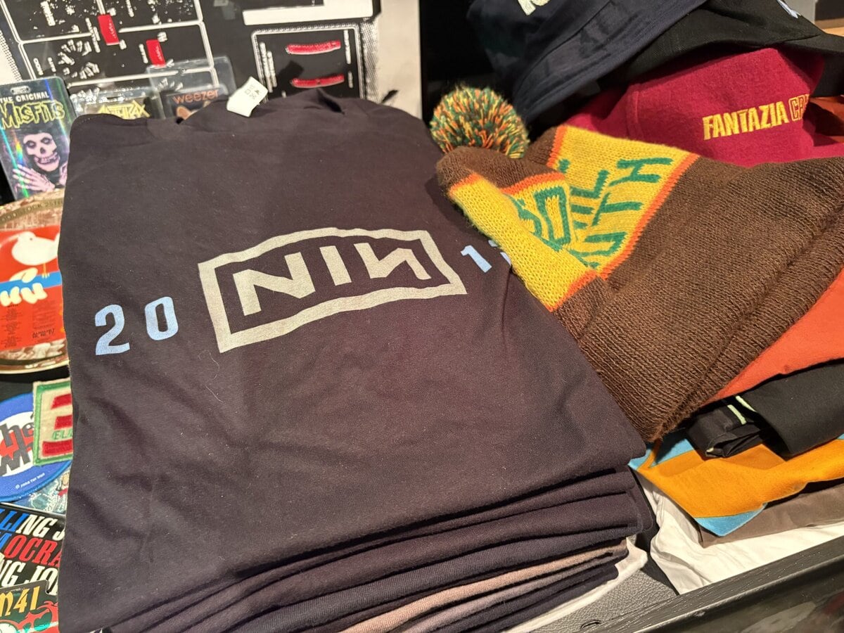 ナイン・インチ・ネイルズ Tシャツ