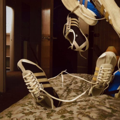 adidas Originals(アディダス オリジナルス)から、Song for the Mute(ソング フォー ザ ミュート)とのコラボレーション第7弾「ADIO07」が登場。2026年5月8日(金)より発売される。