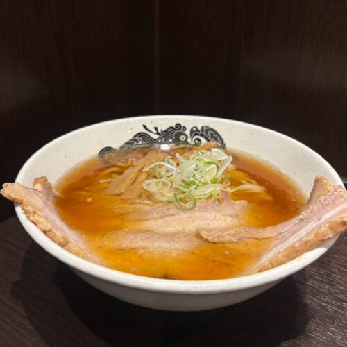 食堂はせ川　大判チャーシュー醤油らーめん