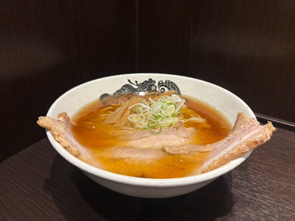 食堂はせ川　大判チャーシュー醤油らーめん