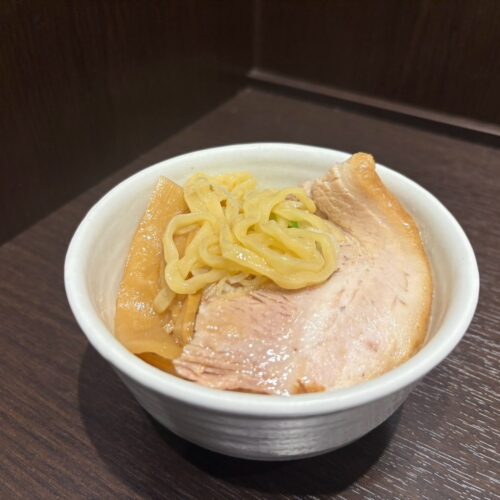 食堂はせ川　大判チャーシュー醤油らーめん、ライス