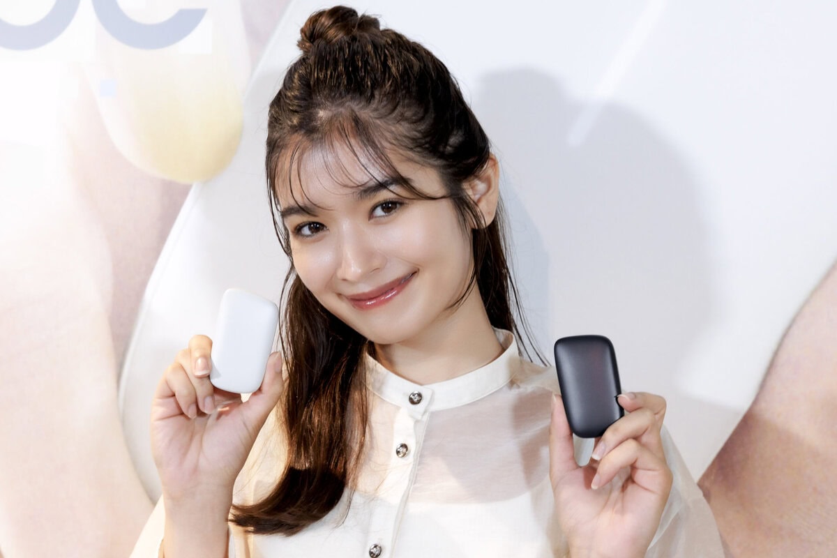 「Ploom CUBE」はペブルホワイトとコバルトブラックの2色展開