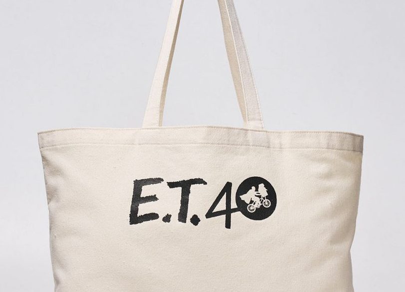 あのブランドとの公式コラボが話題！『E.T.』40周年記念トートはもうチェックした？