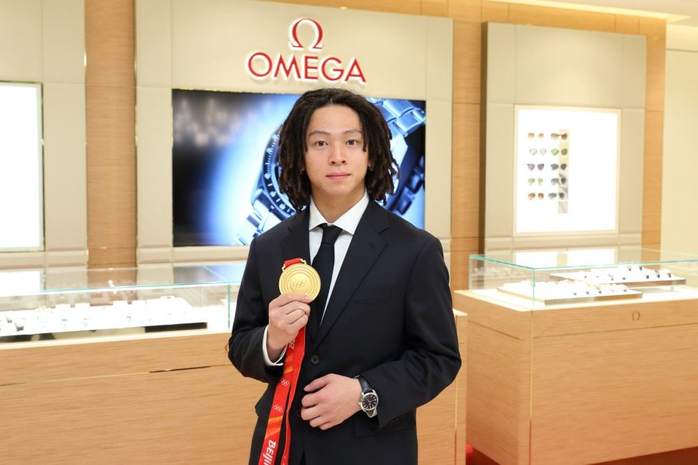 OMEGA銀座ブティックを訪れた平野歩夢選手