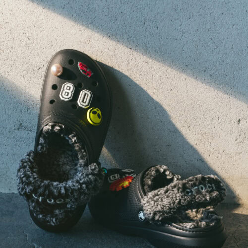 足元からシーズンムードを高めるcrocs(クロックス)の「Classic Fleece Lined Clog」