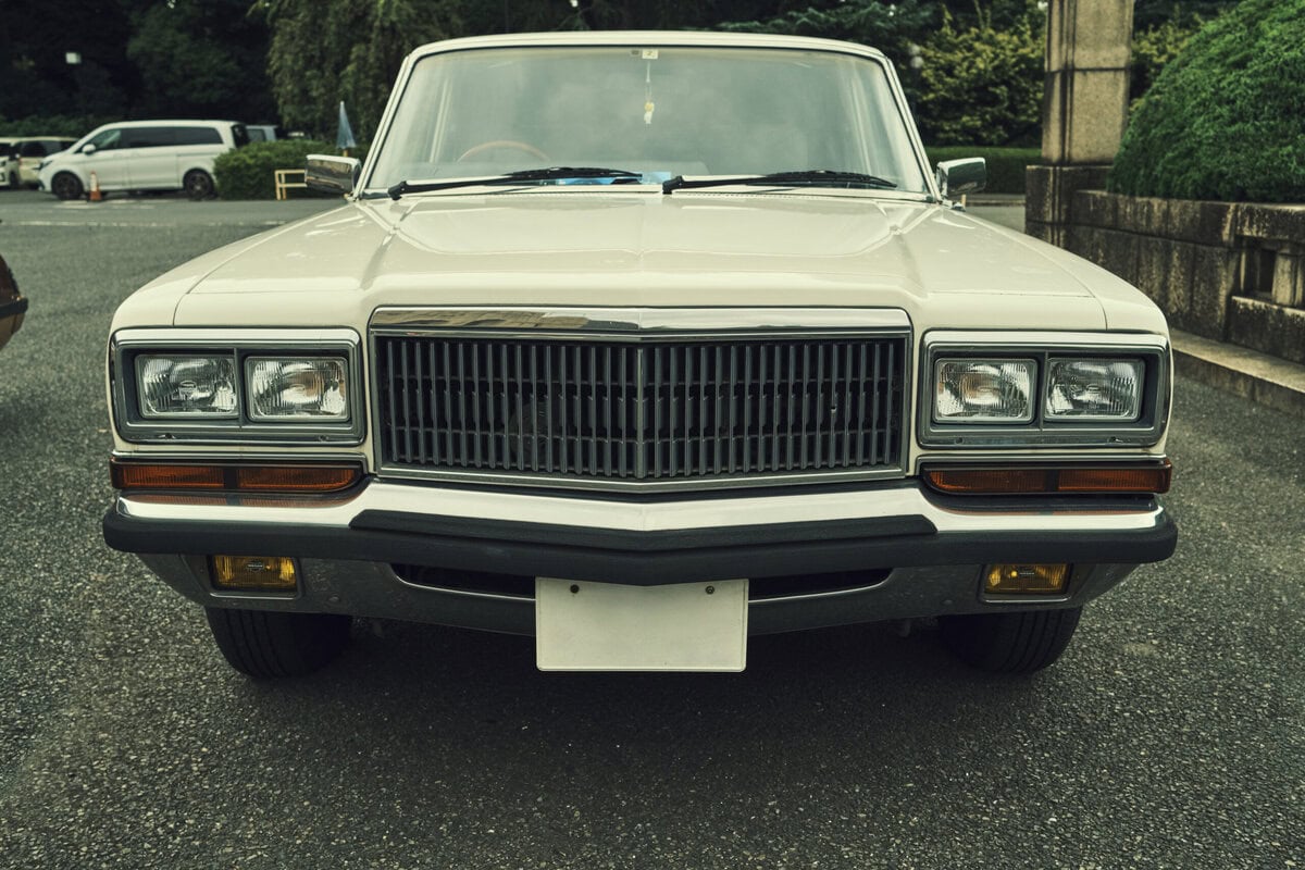 野性爆弾くっきー!が愛車『プレジデント』を長年愛する理由「車もギターもズタボロが好き」愛車7台&旧車バイクへの深すぎるこだわり