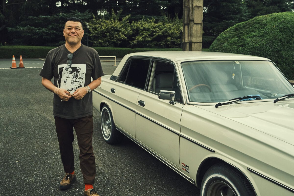 野性爆弾くっきー!が愛車『プレジデント』を長年愛する理由「車もギターもズタボロが好き」愛車7台&旧車バイクへの深すぎるこだわり