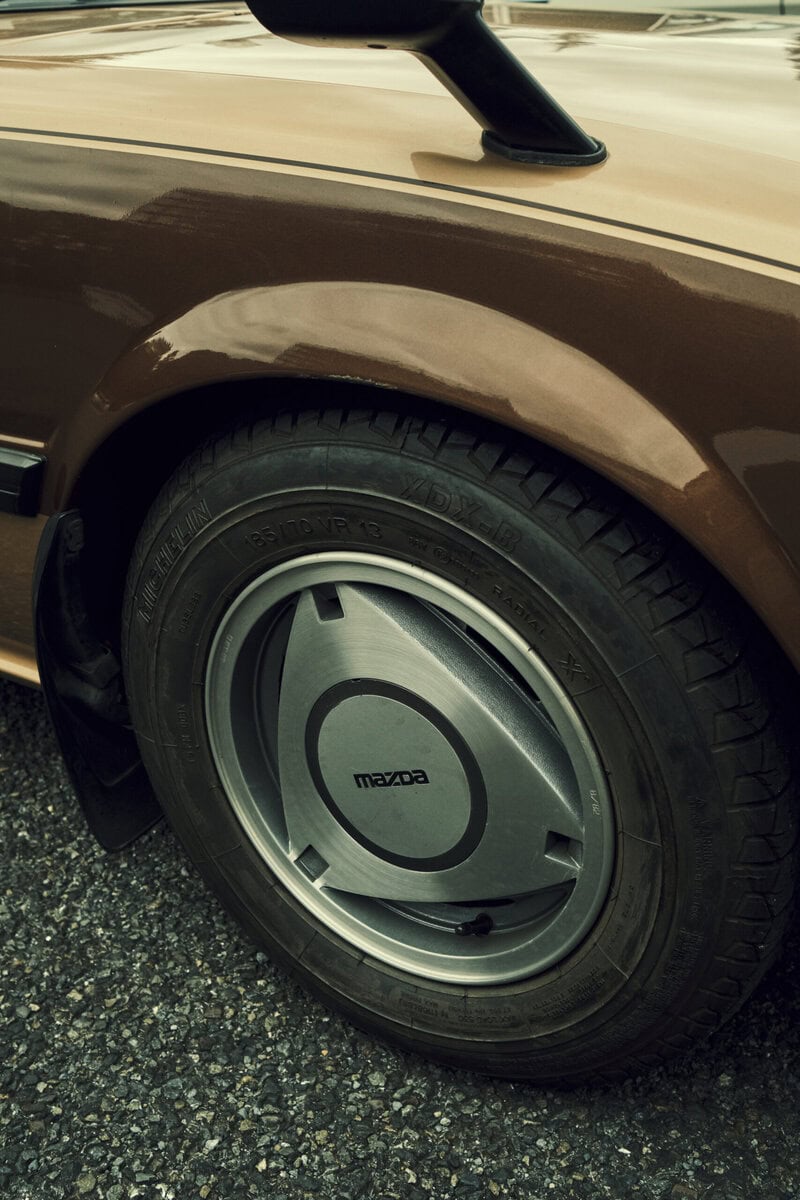 野性爆弾くっきー!が愛車『プレジデント』を長年愛する理由「車もギターもズタボロが好き」愛車7台&旧車バイクへの深すぎるこだわり