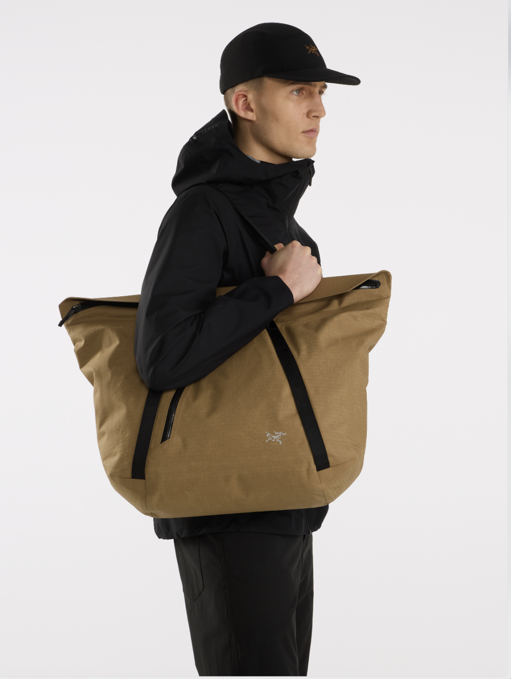 アークテリクスの人気バッグシリーズがデザイン刷新！街でも山でも頼れるハイスペックぶりは健在 | smart Web／メンズファッション誌