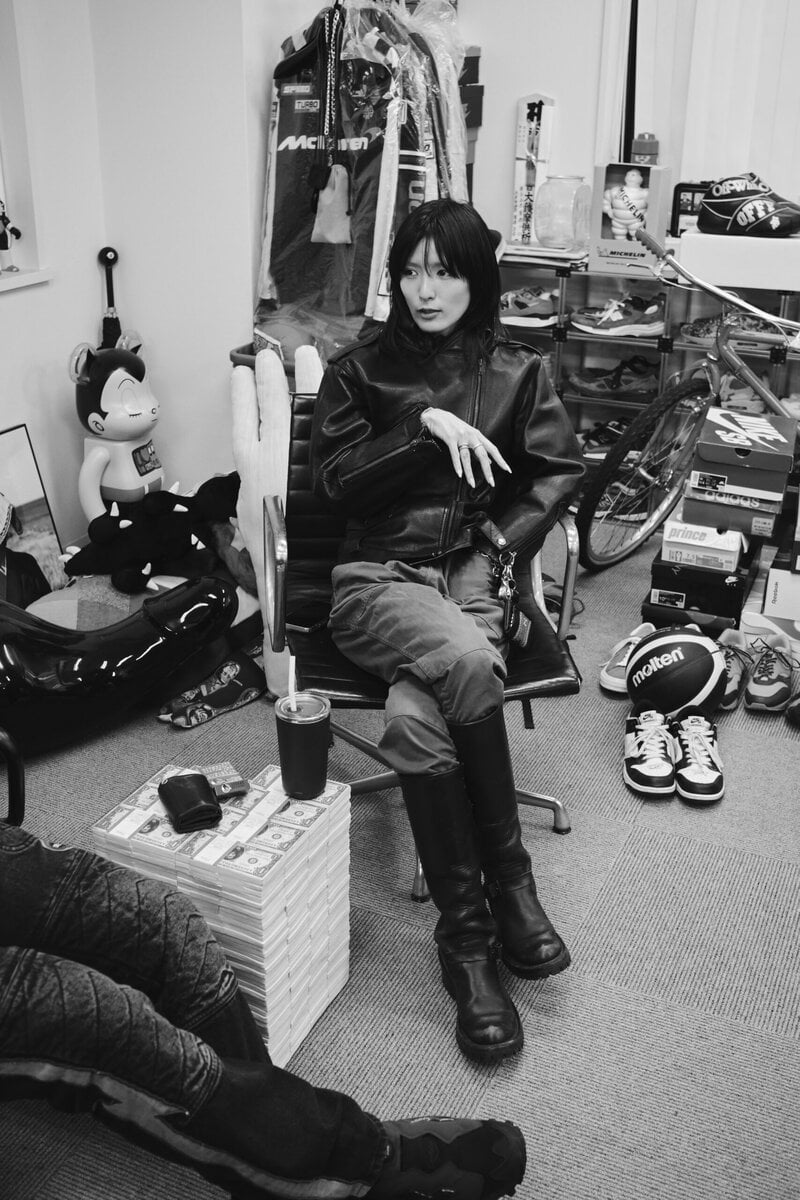 ライダースに軍パン、ブーツが藤井萩花の定番スタイル。