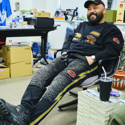 自身がディレクションするブランド「紫電（SHIDEN）」を中心にコーディネート。